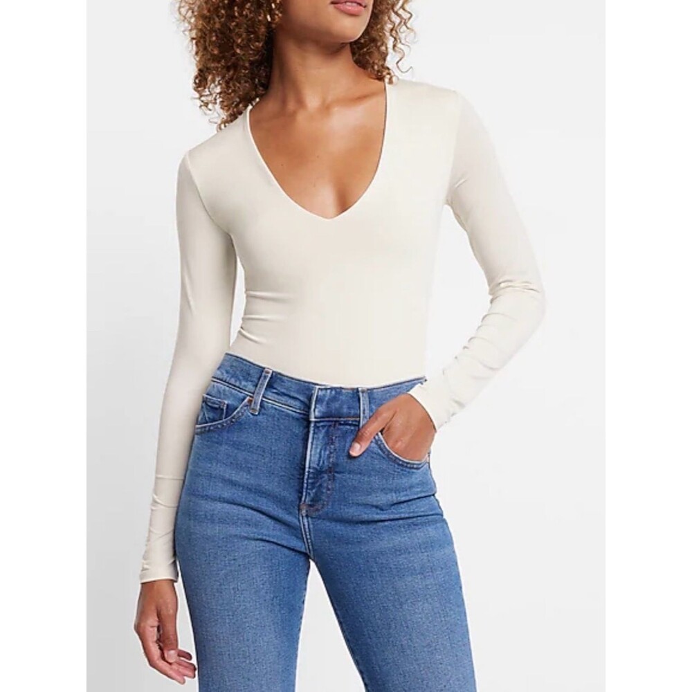 NWT Express Body Contour Double Layered Long-Sleeve V-Neck Bodysuit Cream Size S